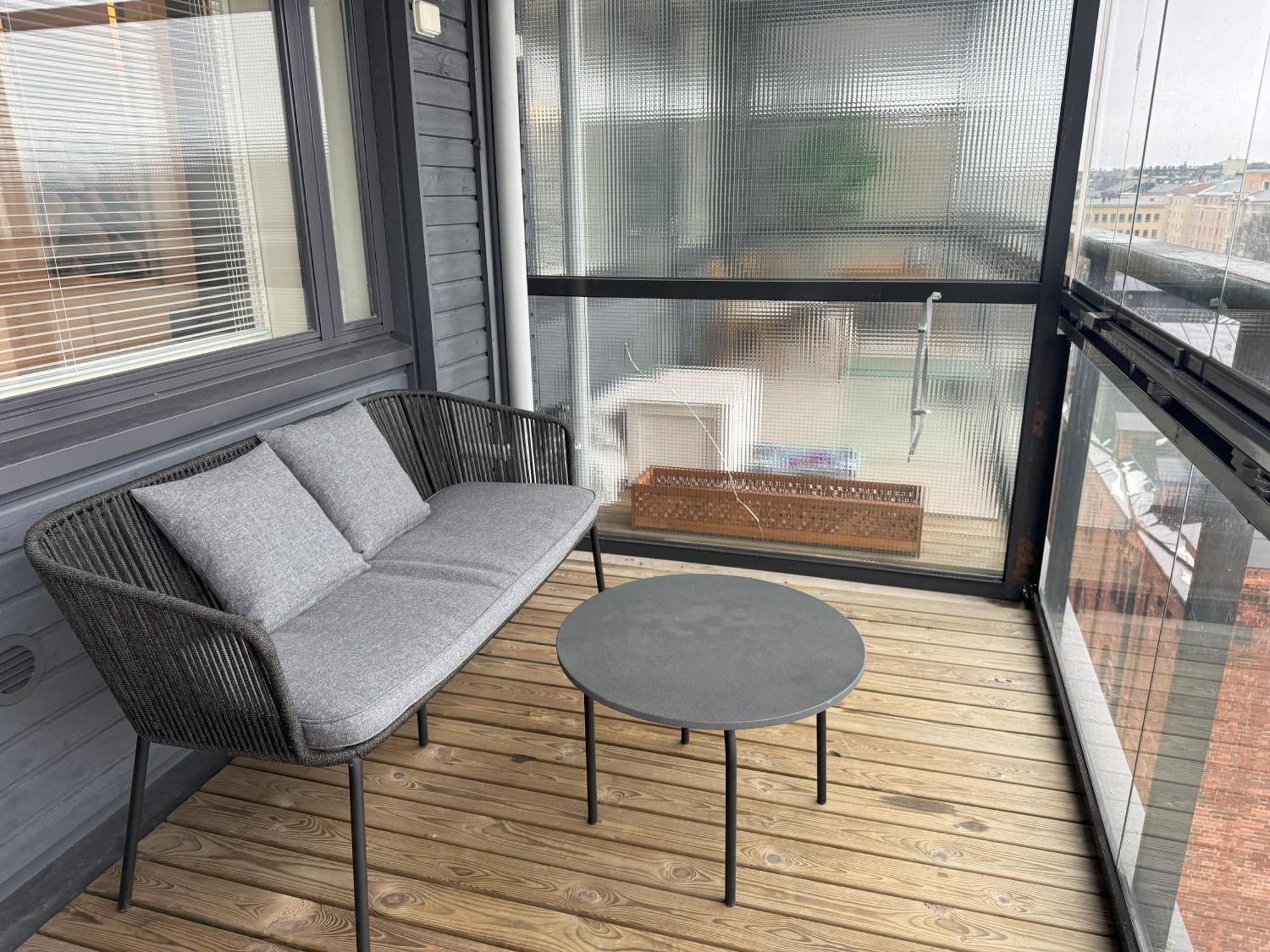 41 M2 With Sauna, View And Balcony To The Park Saunallinen Yksioe * Helsinki